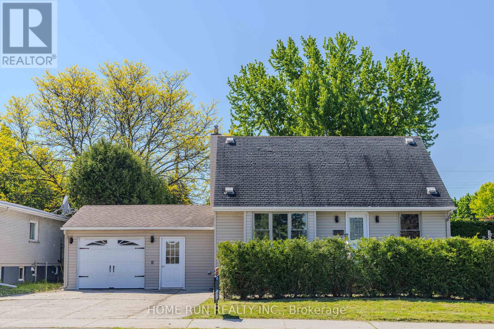 92 MEADOWLANDS DRIVE W, Ottawa, Ontario