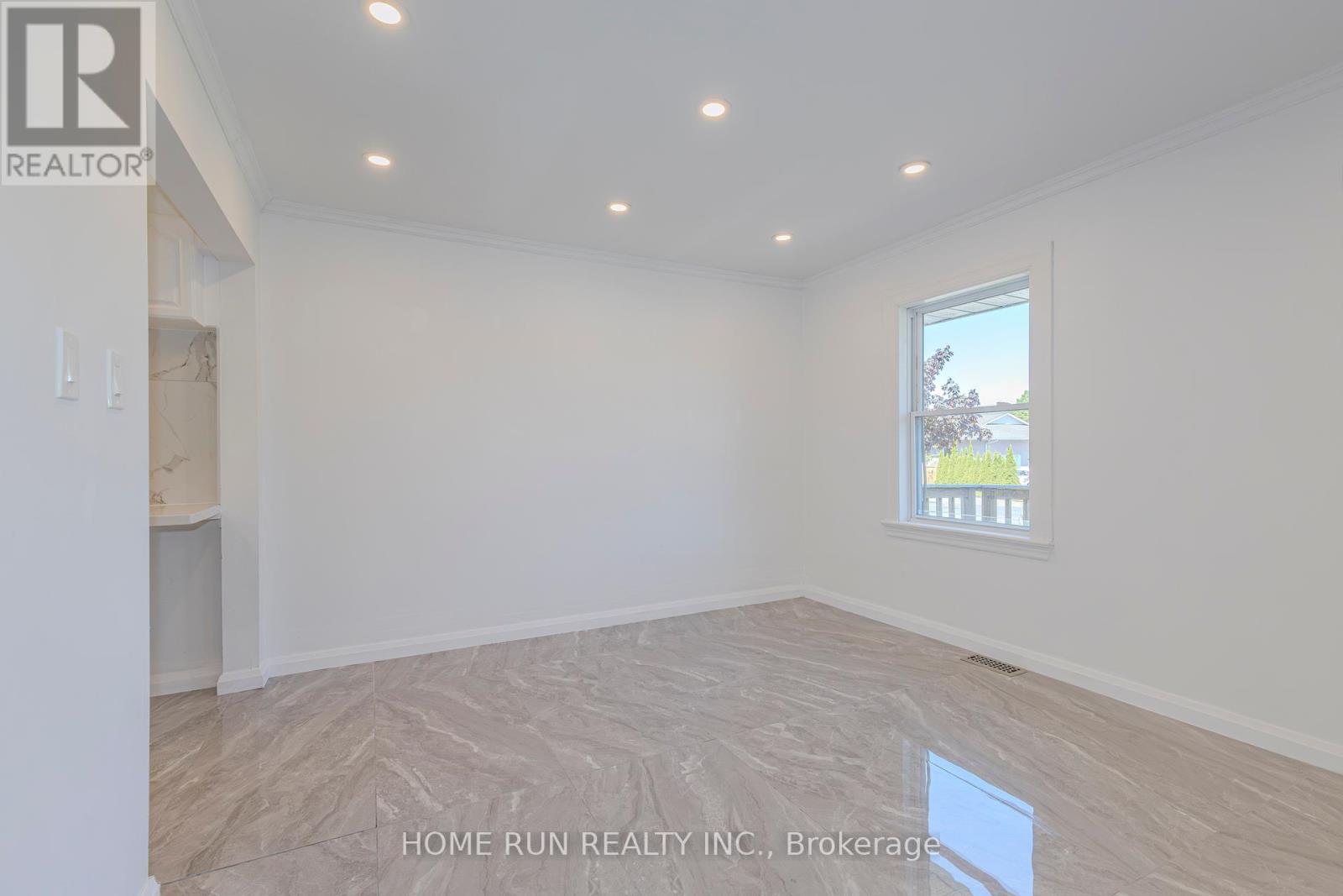 92 Meadowlands Drive W, Ottawa, Ontario  K2G 2R8 - Photo 13 - X12396202