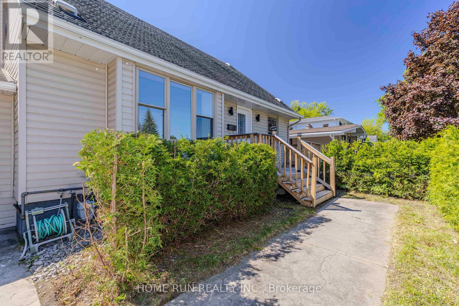 92 Meadowlands Drive W, Ottawa, Ontario  K2G 2R8 - Photo 4 - X12396202