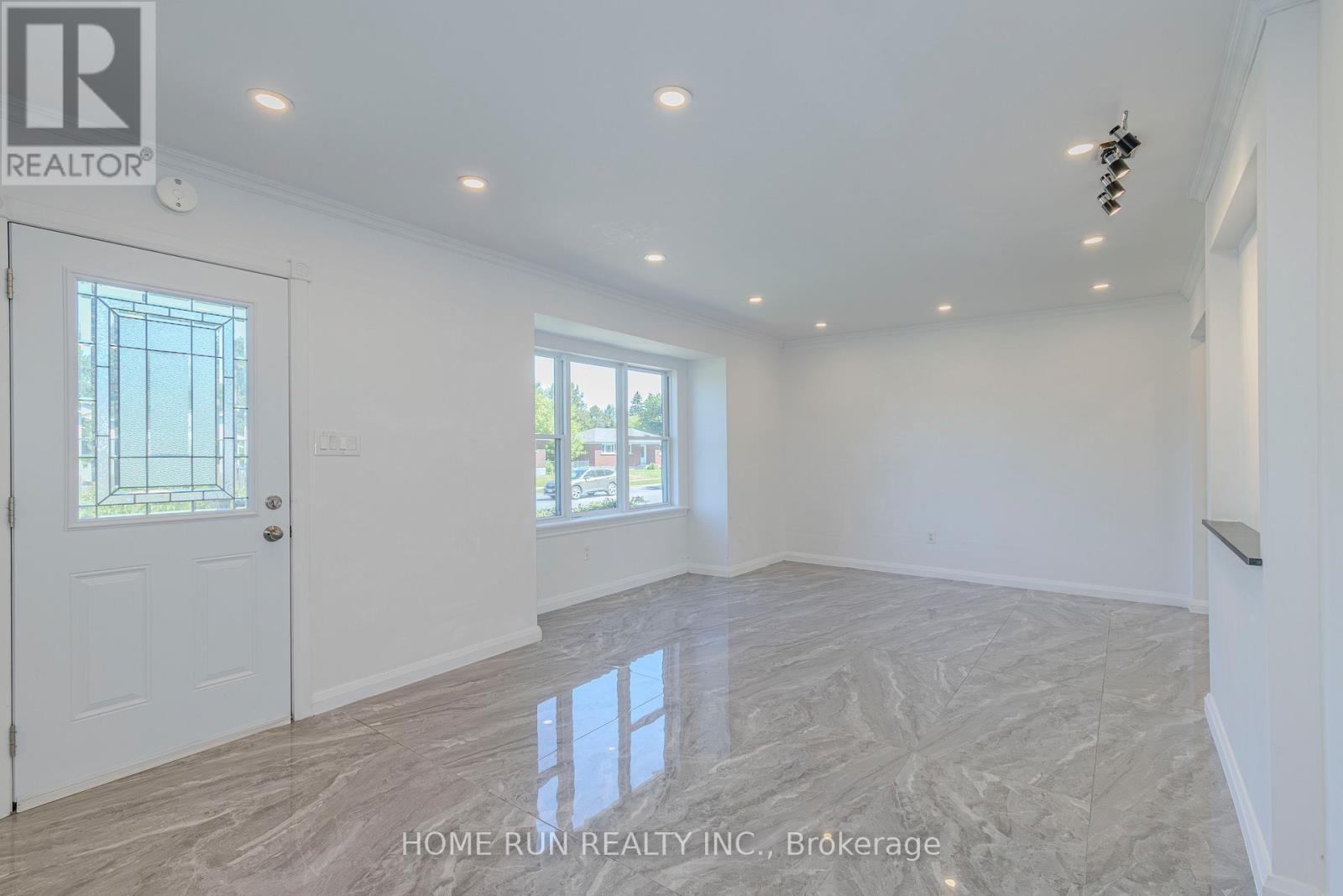 92 Meadowlands Drive W, Ottawa, Ontario  K2G 2R8 - Photo 8 - X12396202