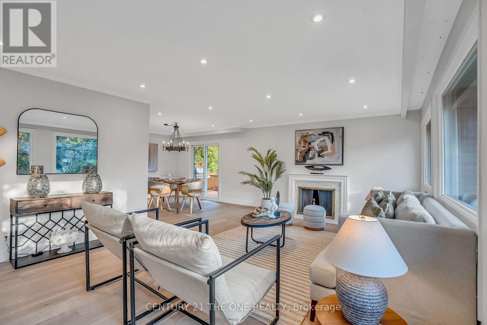 225 MAXOME AVENUE, Toronto, Ontario