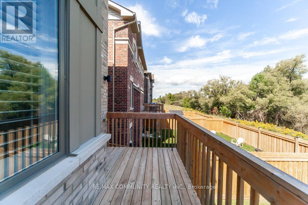 70 Barkerville Drive, Whitby, Ontario  L1N 9Y6 - Photo 14 - E12396167