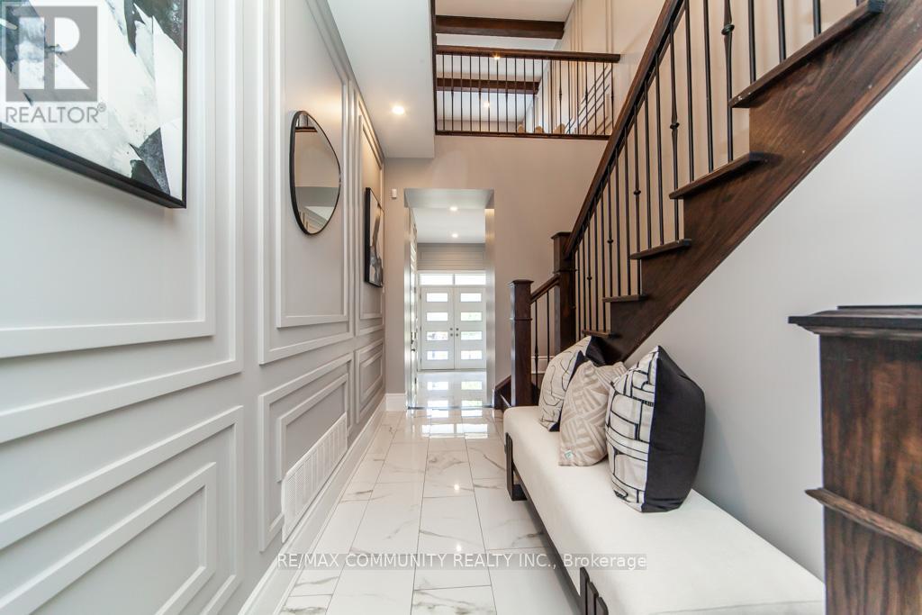 70 Barkerville Drive, Whitby, Ontario  L1N 9Y6 - Photo 4 - E12396167