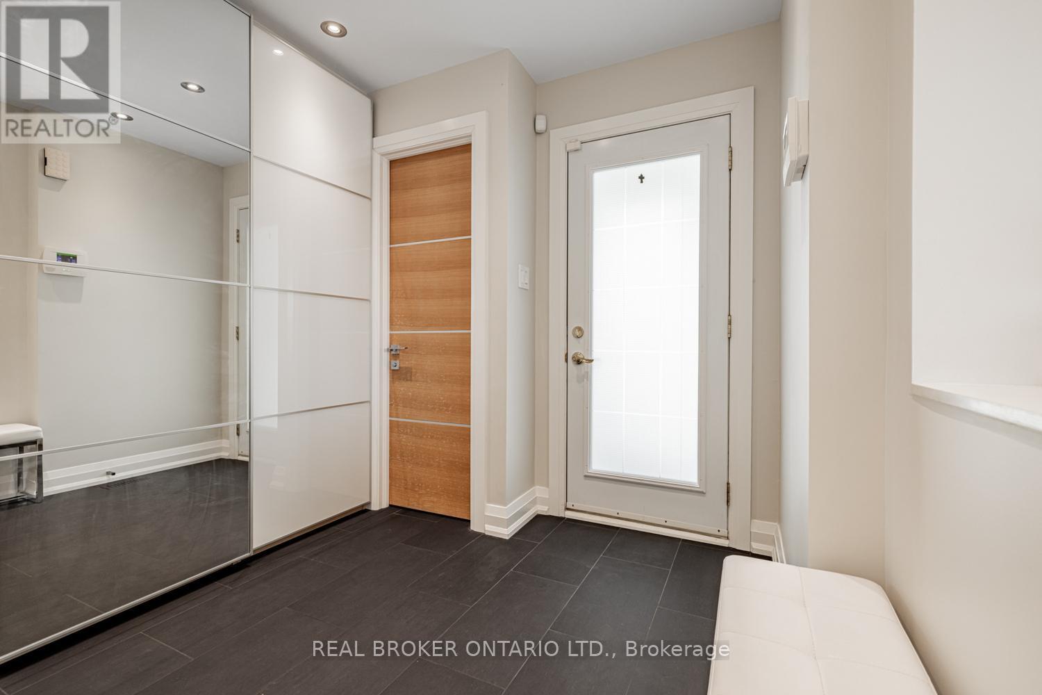 57 Glenmanor Way, Vaughan, Ontario  L4J 3A3 - Photo 3 - N12396162