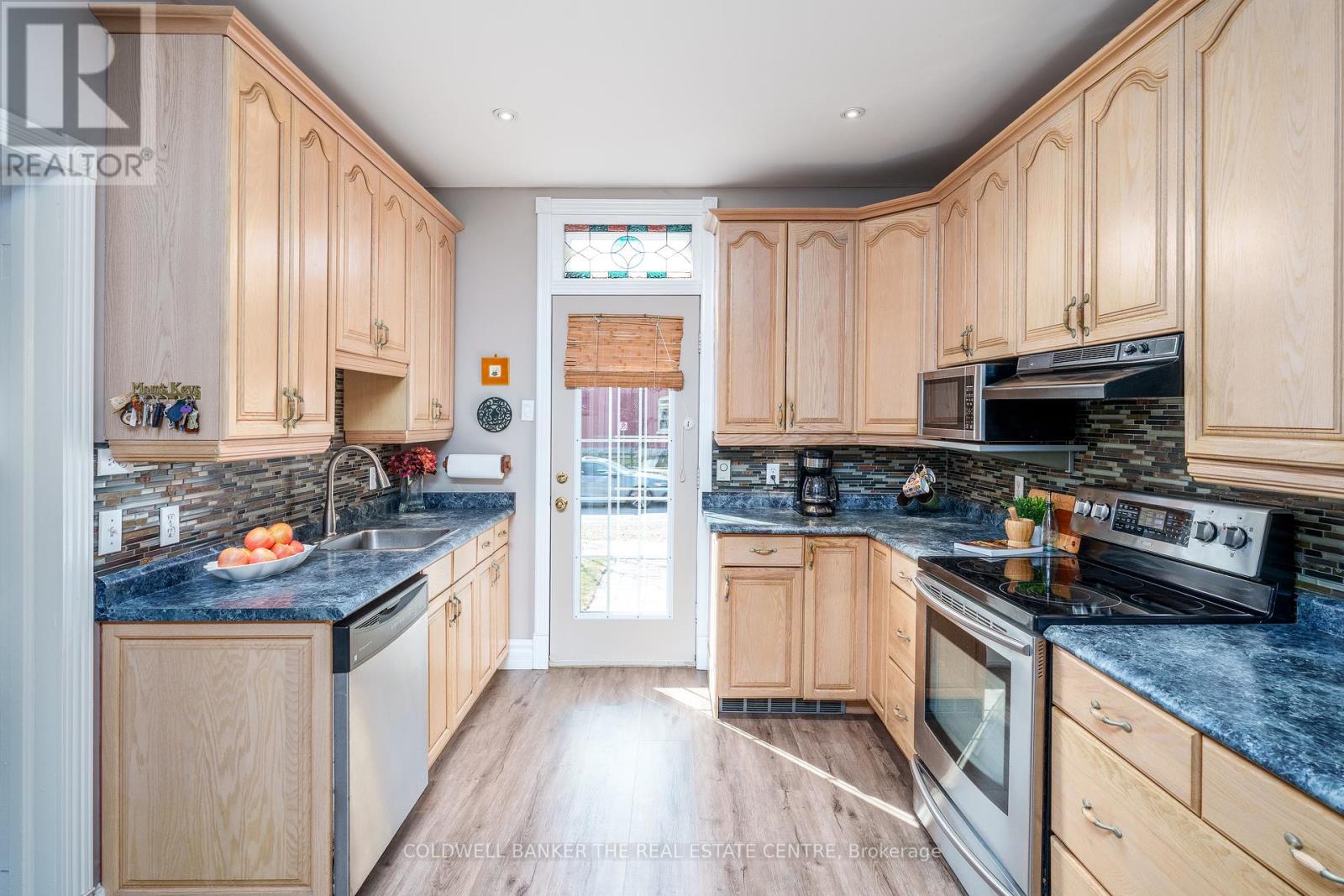 102 Wellington Street E, New Tecumseth, Ontario  L9R 1G7 - Photo 8 - N12396190