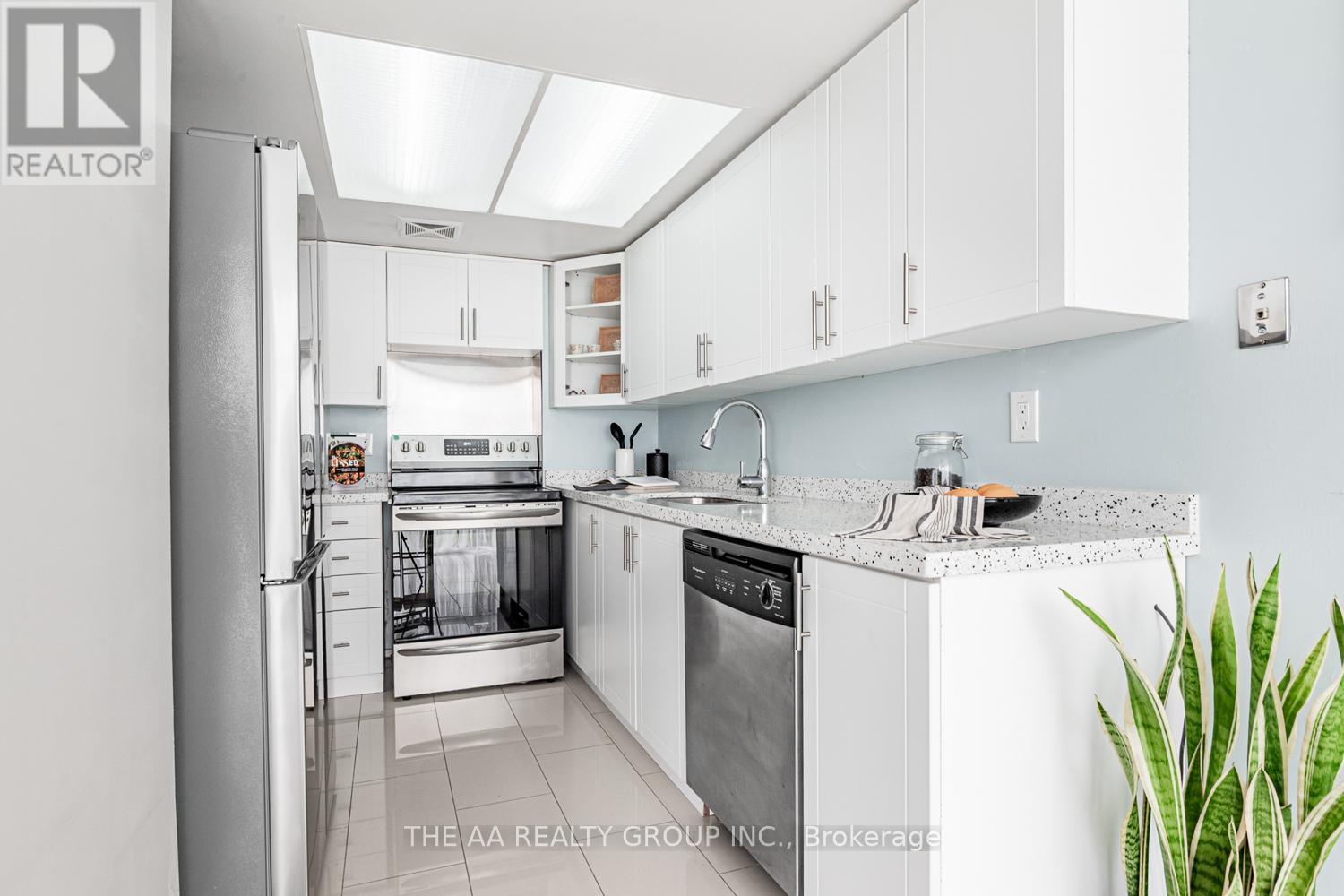 1004 - 21 Markbrook Lane E, Toronto, Ontario  M9V 5E4 - Photo 12 - W12396193