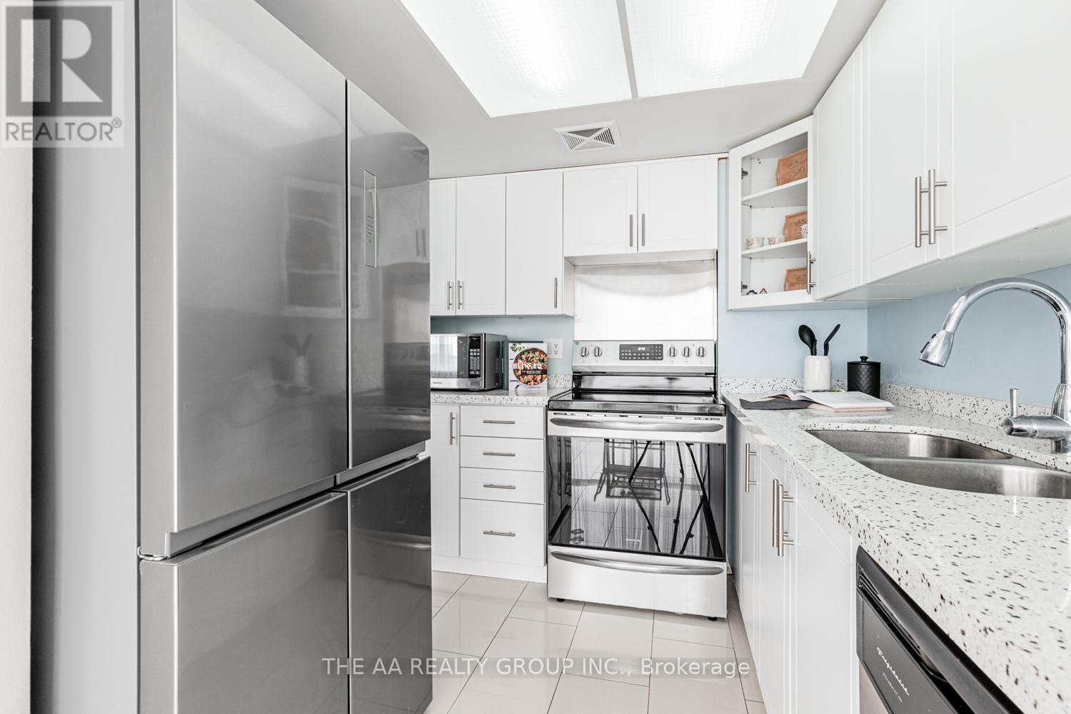 1004 - 21 Markbrook Lane E, Toronto, Ontario  M9V 5E4 - Photo 13 - W12396193