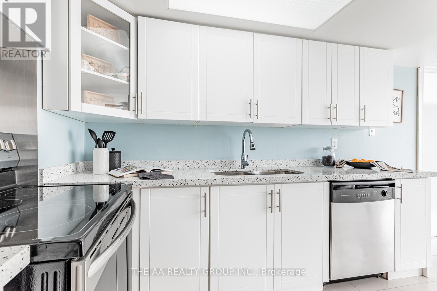 1004 - 21 Markbrook Lane E, Toronto, Ontario  M9V 5E4 - Photo 14 - W12396193