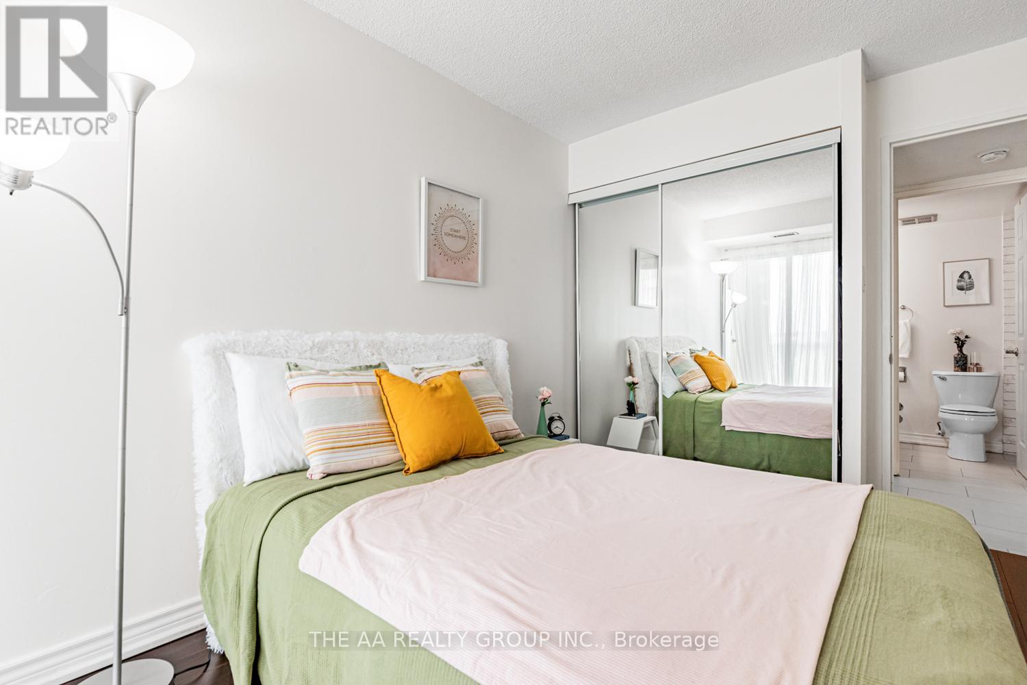 1004 - 21 Markbrook Lane E, Toronto, Ontario  M9V 5E4 - Photo 17 - W12396193