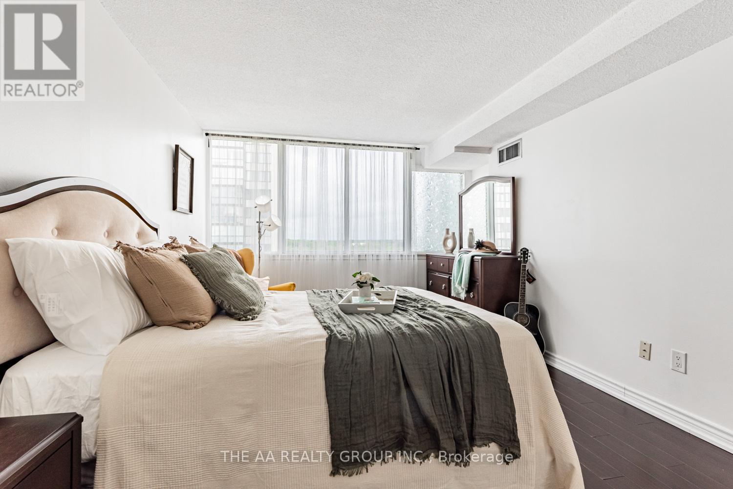 1004 - 21 Markbrook Lane E, Toronto, Ontario  M9V 5E4 - Photo 21 - W12396193