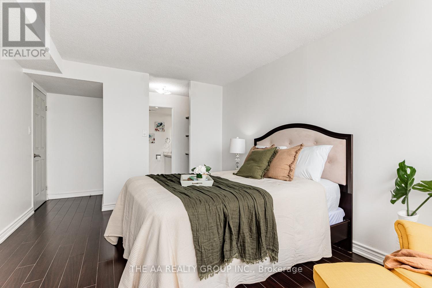 1004 - 21 Markbrook Lane E, Toronto, Ontario  M9V 5E4 - Photo 22 - W12396193