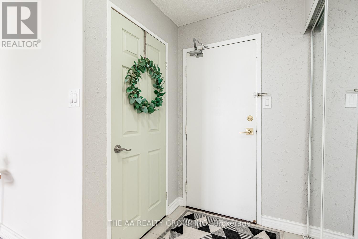 1004 - 21 Markbrook Lane E, Toronto, Ontario  M9V 5E4 - Photo 3 - W12396193