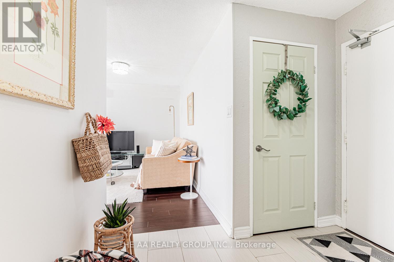1004 - 21 Markbrook Lane E, Toronto, Ontario  M9V 5E4 - Photo 4 - W12396193