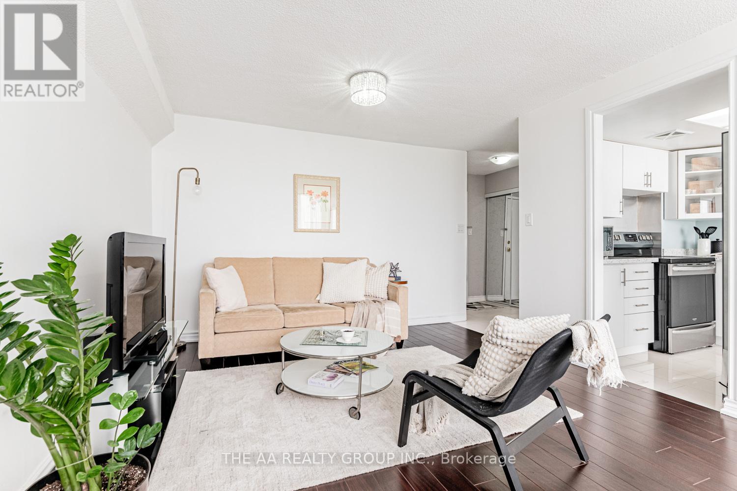 1004 - 21 Markbrook Lane E, Toronto, Ontario  M9V 5E4 - Photo 6 - W12396193