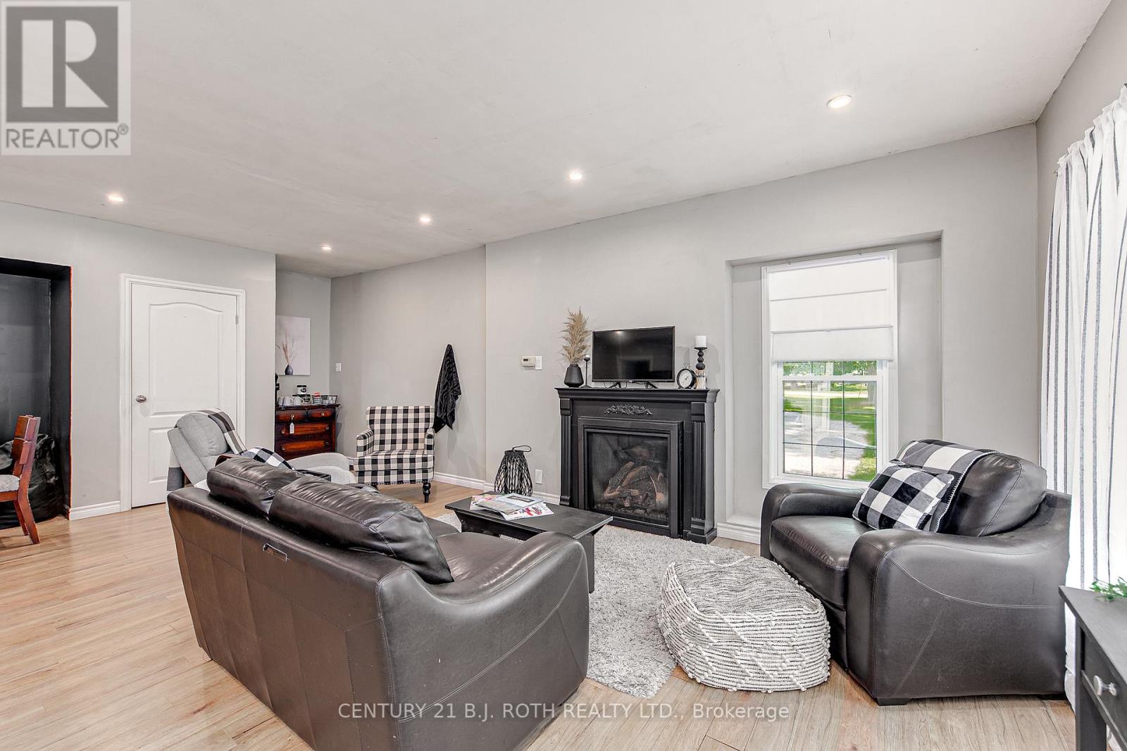 17 Denney Drive, Essa, Ontario  L0L 1N0 - Photo 40 - N12396197