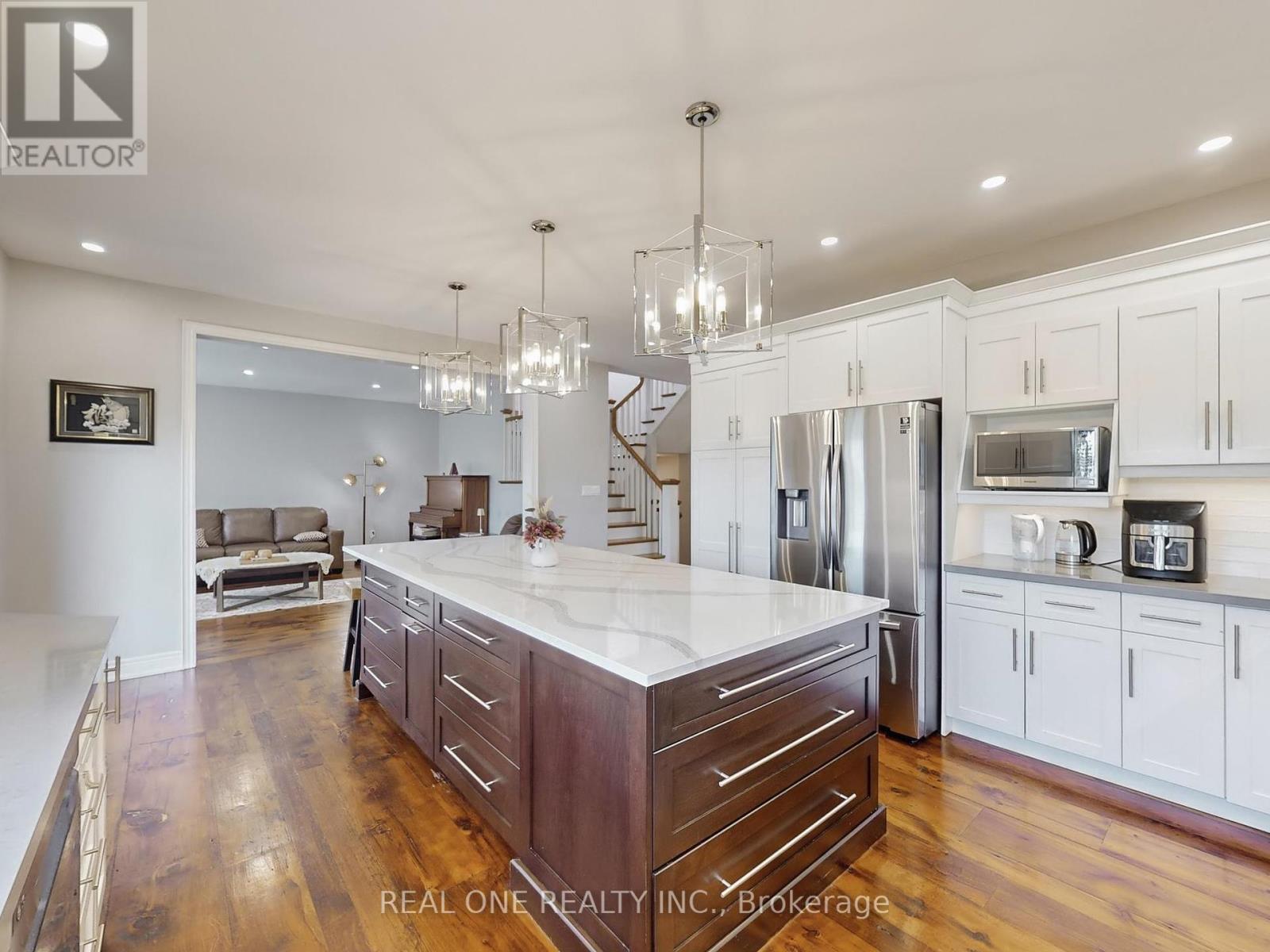 26 Matthews Court, St. Catharines, Ontario  L2S 4C4 - Photo 10 - X12396151