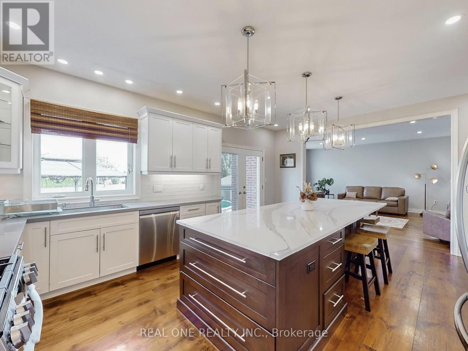 26 Matthews Court, St. Catharines, Ontario  L2S 4C4 - Photo 11 - X12396151