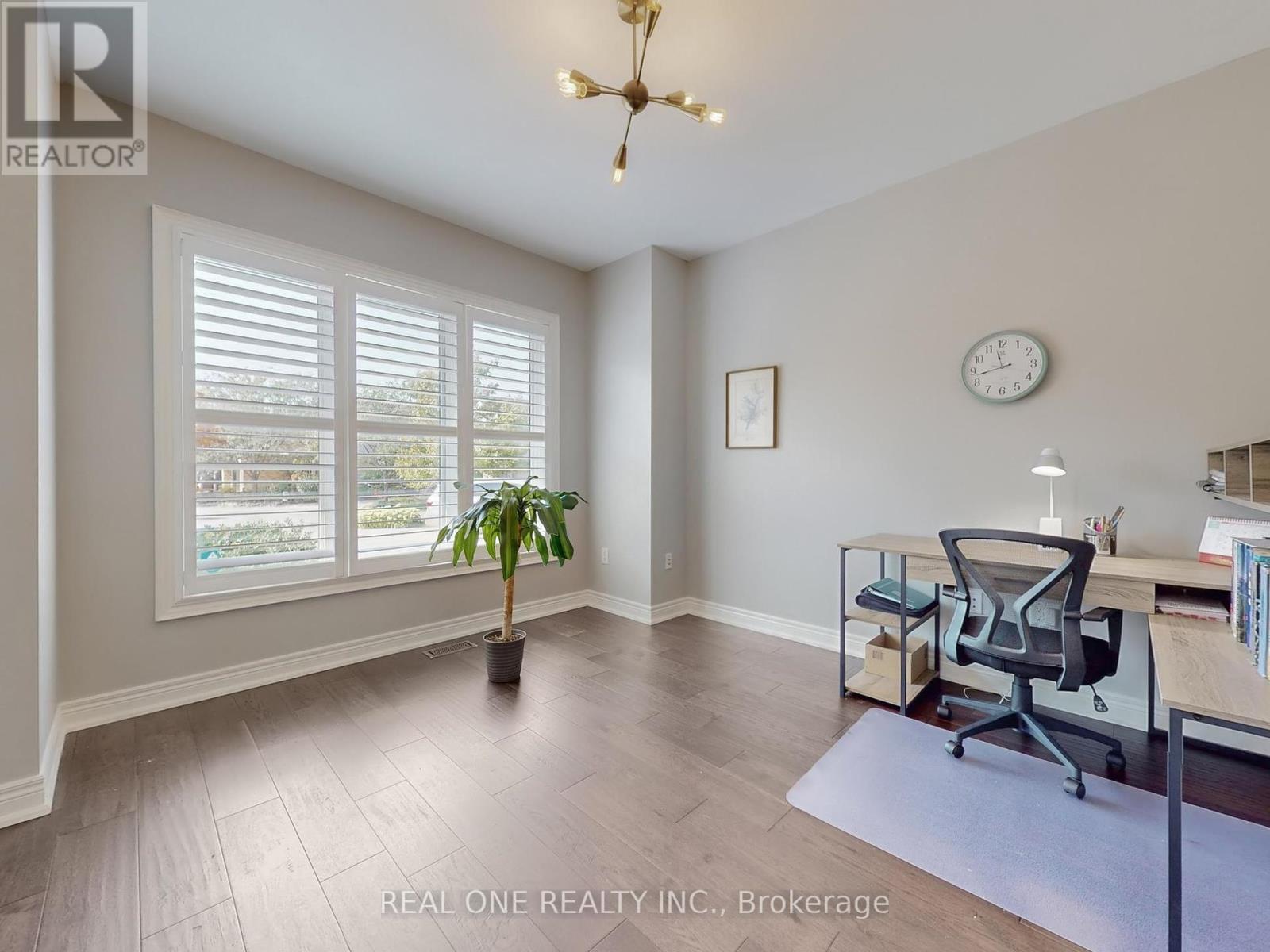26 Matthews Court, St. Catharines, Ontario  L2S 4C4 - Photo 12 - X12396151
