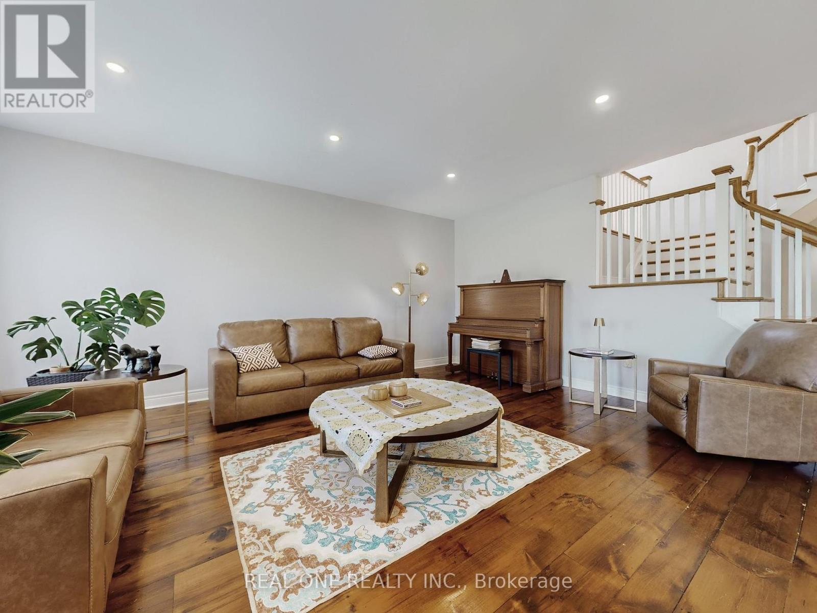 26 Matthews Court, St. Catharines, Ontario  L2S 4C4 - Photo 5 - X12396151