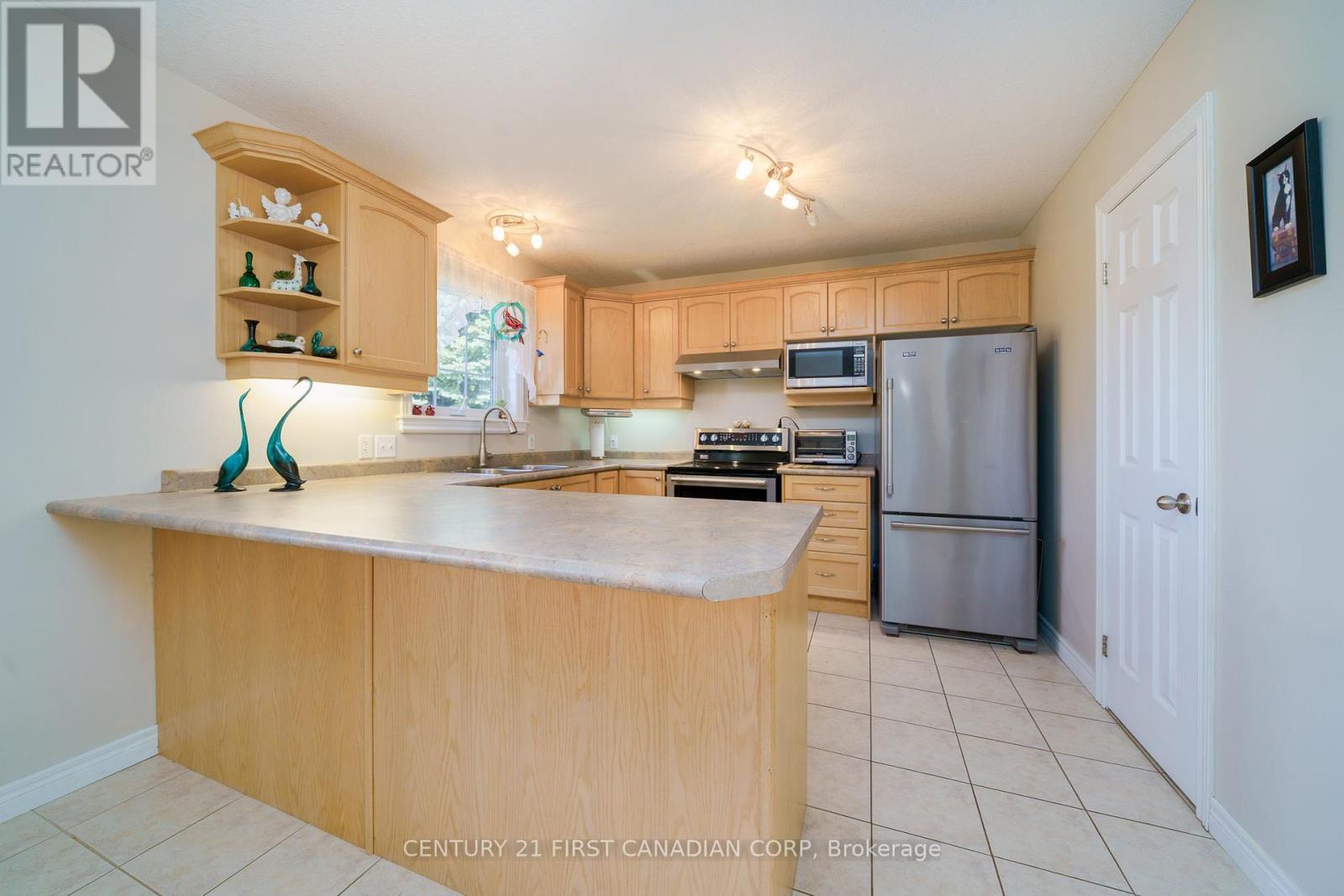 300 Station St Street, North Middlesex, Ontario  N0M 2K0 - Photo 10 - X12396245