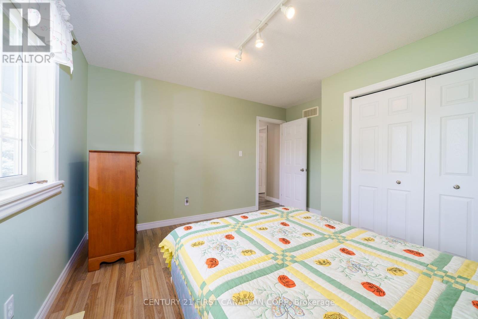 300 Station St Street, North Middlesex, Ontario  N0M 2K0 - Photo 14 - X12396245