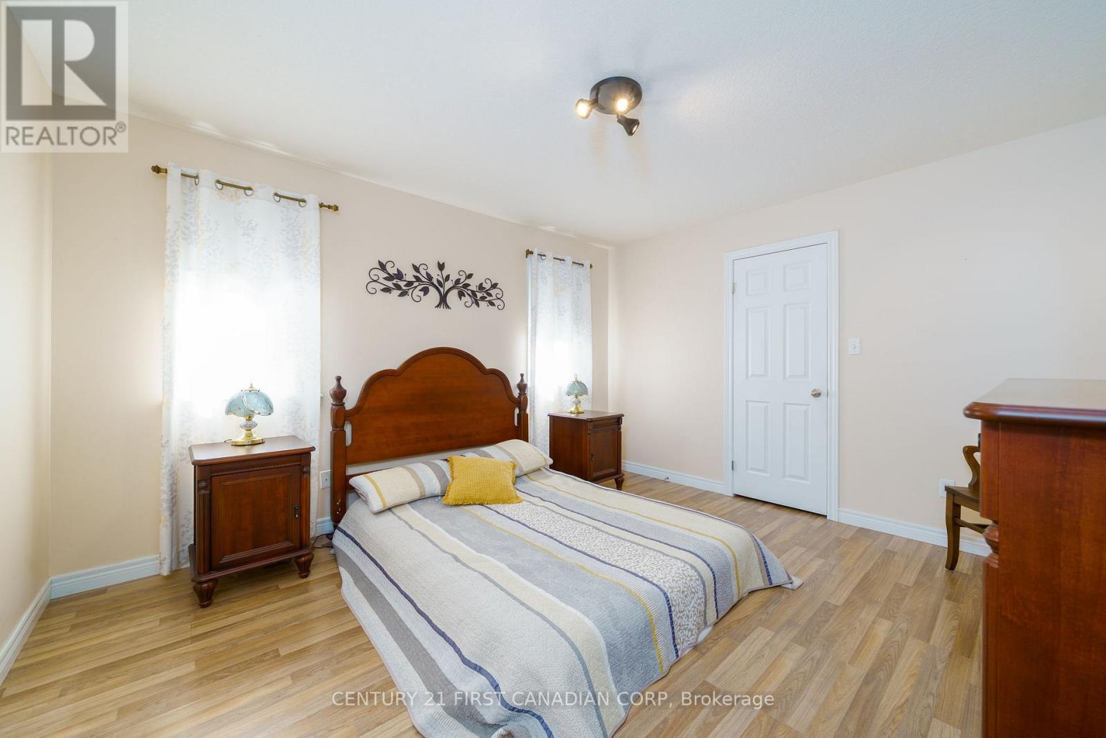 300 Station St Street, North Middlesex, Ontario  N0M 2K0 - Photo 15 - X12396245