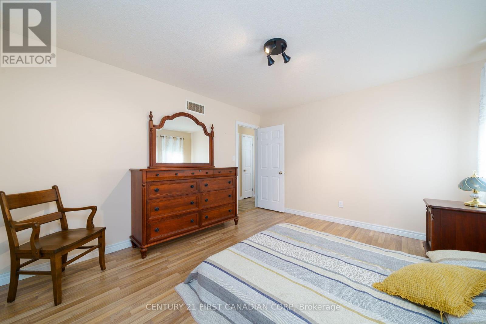 300 Station St Street, North Middlesex, Ontario  N0M 2K0 - Photo 16 - X12396245