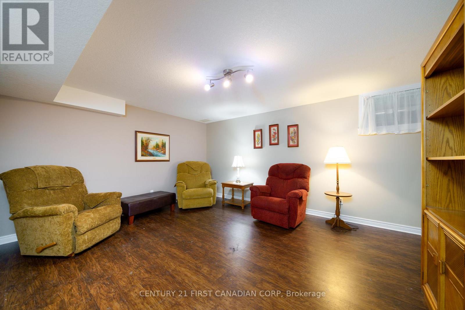 300 Station St Street, North Middlesex, Ontario  N0M 2K0 - Photo 18 - X12396245