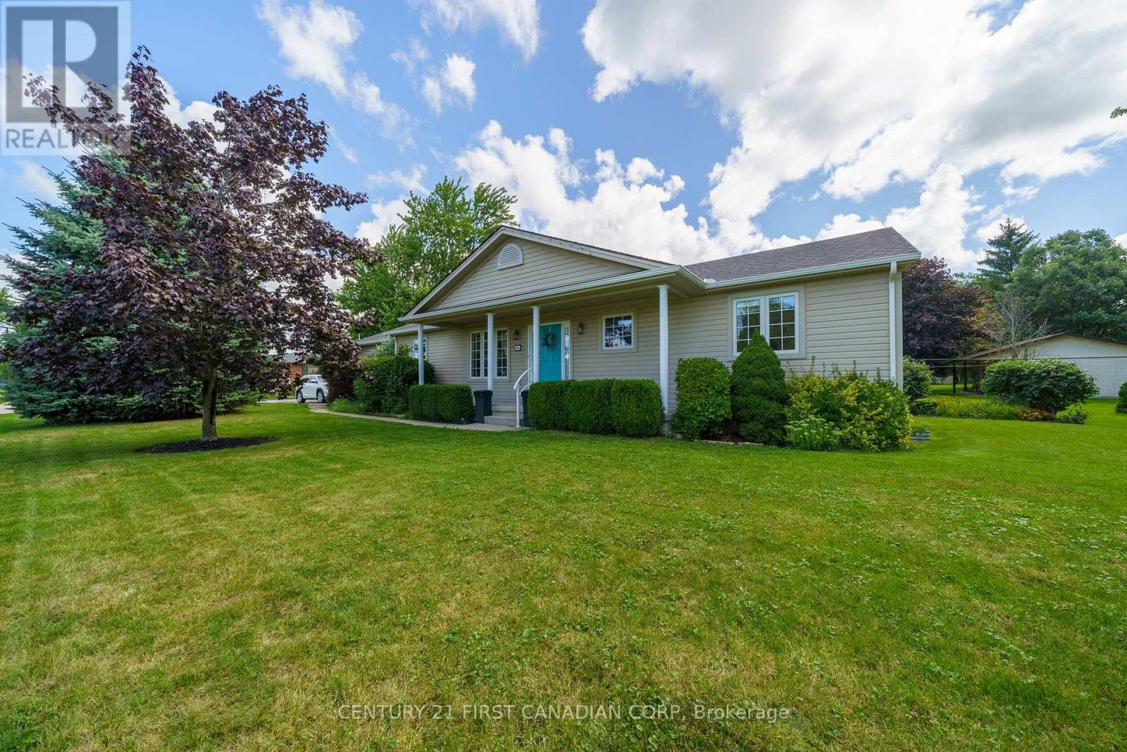 300 Station St Street, North Middlesex, Ontario  N0M 2K0 - Photo 2 - X12396245