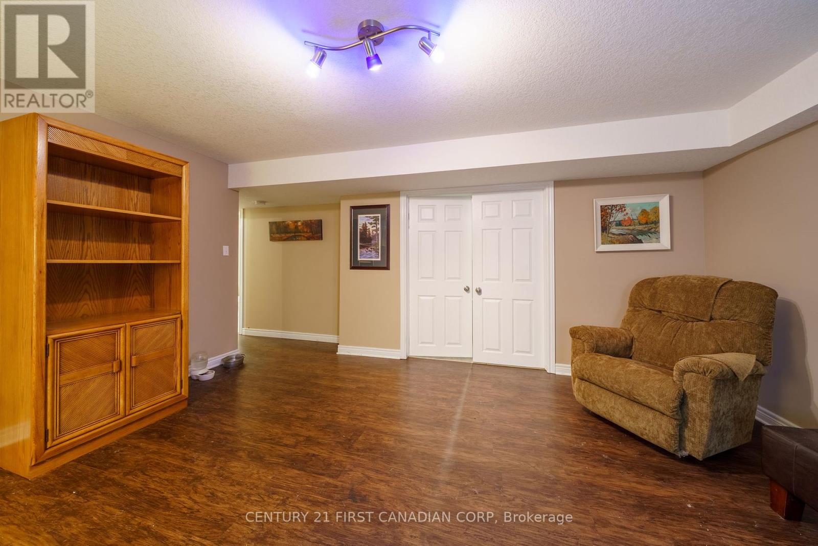 300 Station St Street, North Middlesex, Ontario  N0M 2K0 - Photo 20 - X12396245