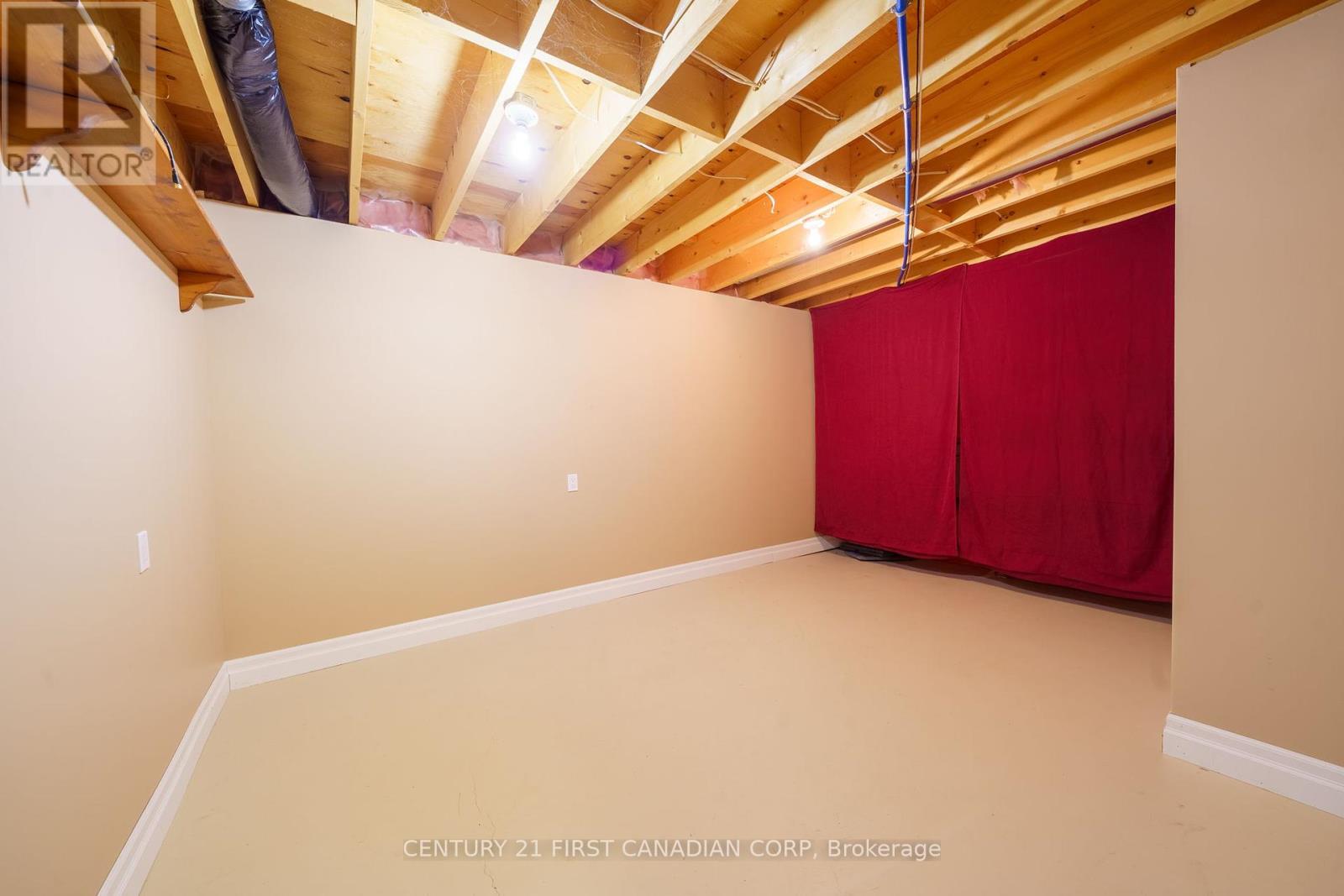 300 Station St Street, North Middlesex, Ontario  N0M 2K0 - Photo 23 - X12396245