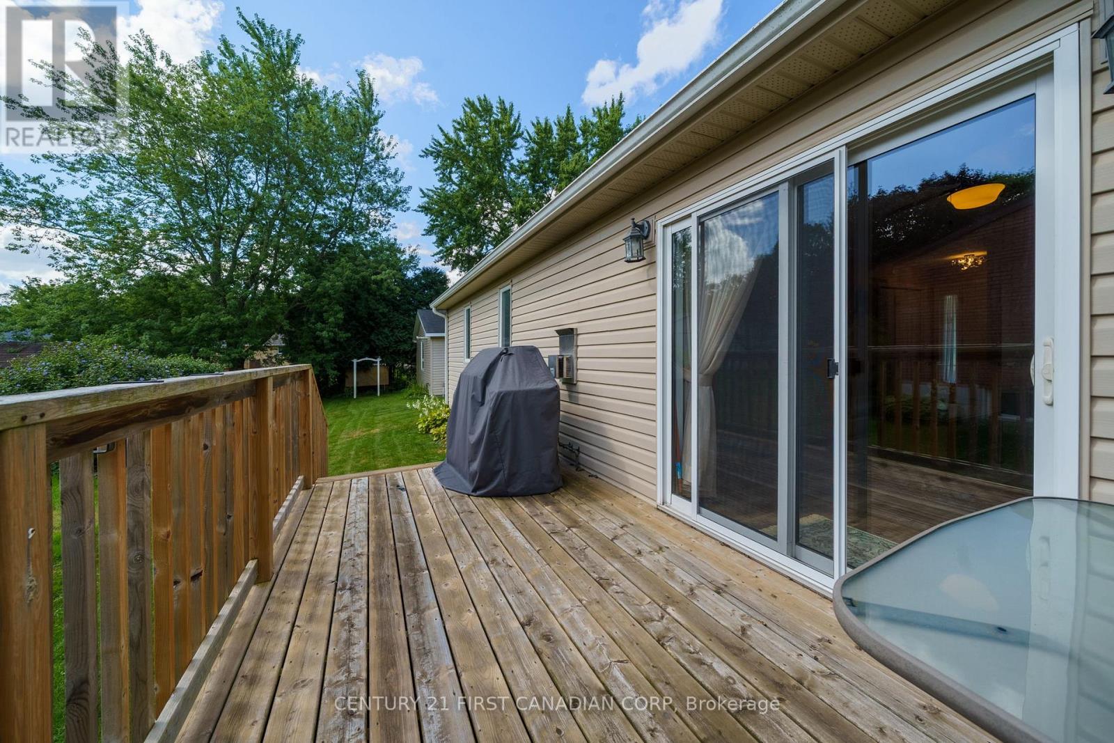 300 Station St Street, North Middlesex, Ontario  N0M 2K0 - Photo 24 - X12396245