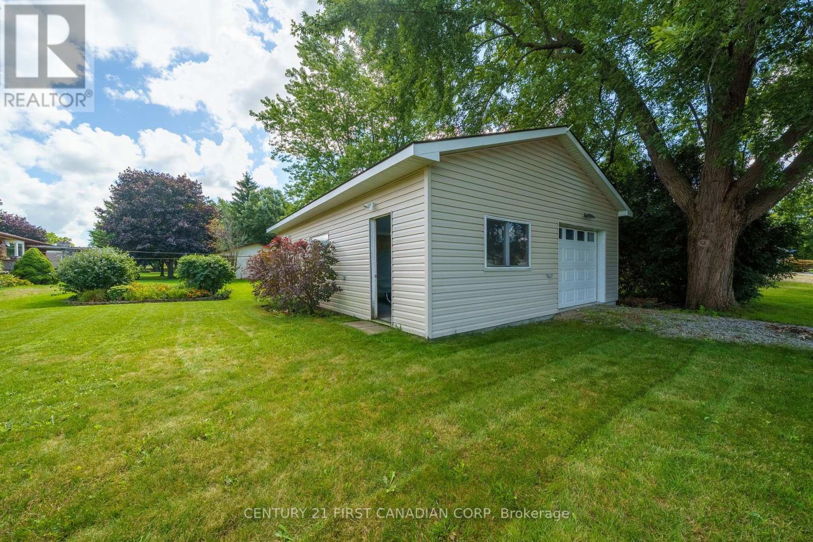 300 Station St Street, North Middlesex, Ontario  N0M 2K0 - Photo 26 - X12396245