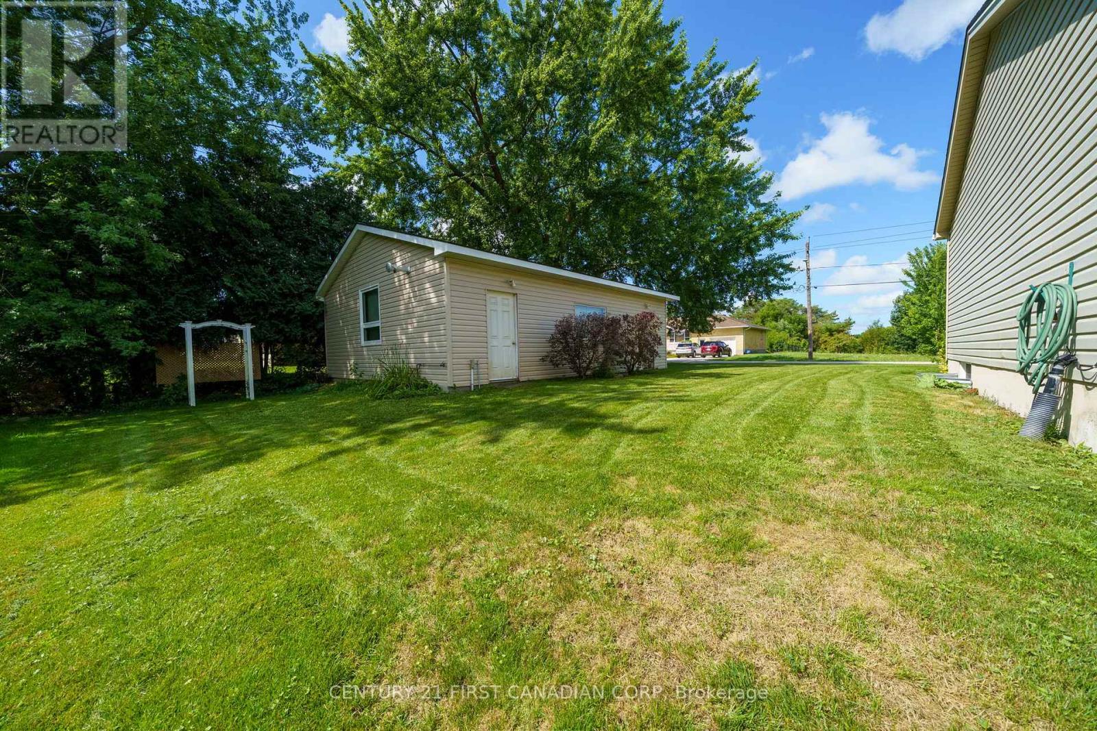 300 Station St Street, North Middlesex, Ontario  N0M 2K0 - Photo 27 - X12396245