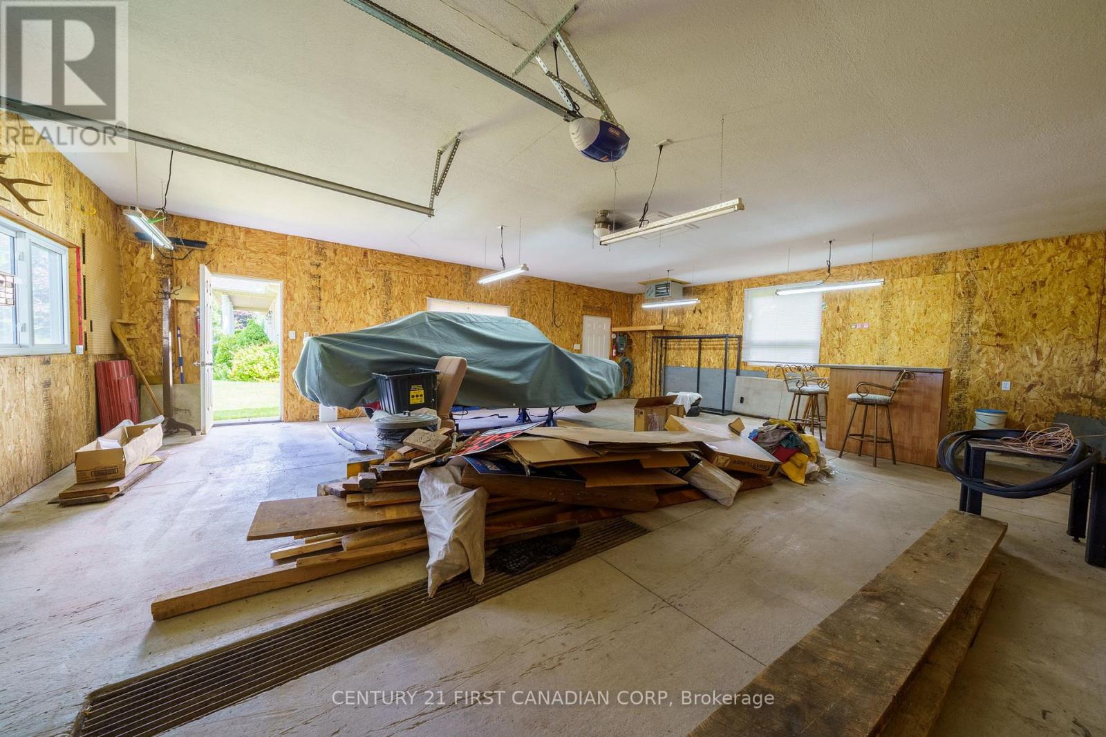 300 Station St Street, North Middlesex, Ontario  N0M 2K0 - Photo 28 - X12396245