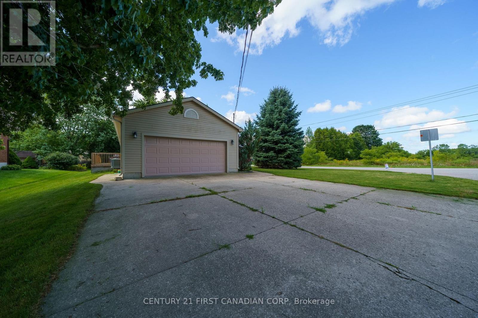 300 Station St Street, North Middlesex, Ontario  N0M 2K0 - Photo 29 - X12396245