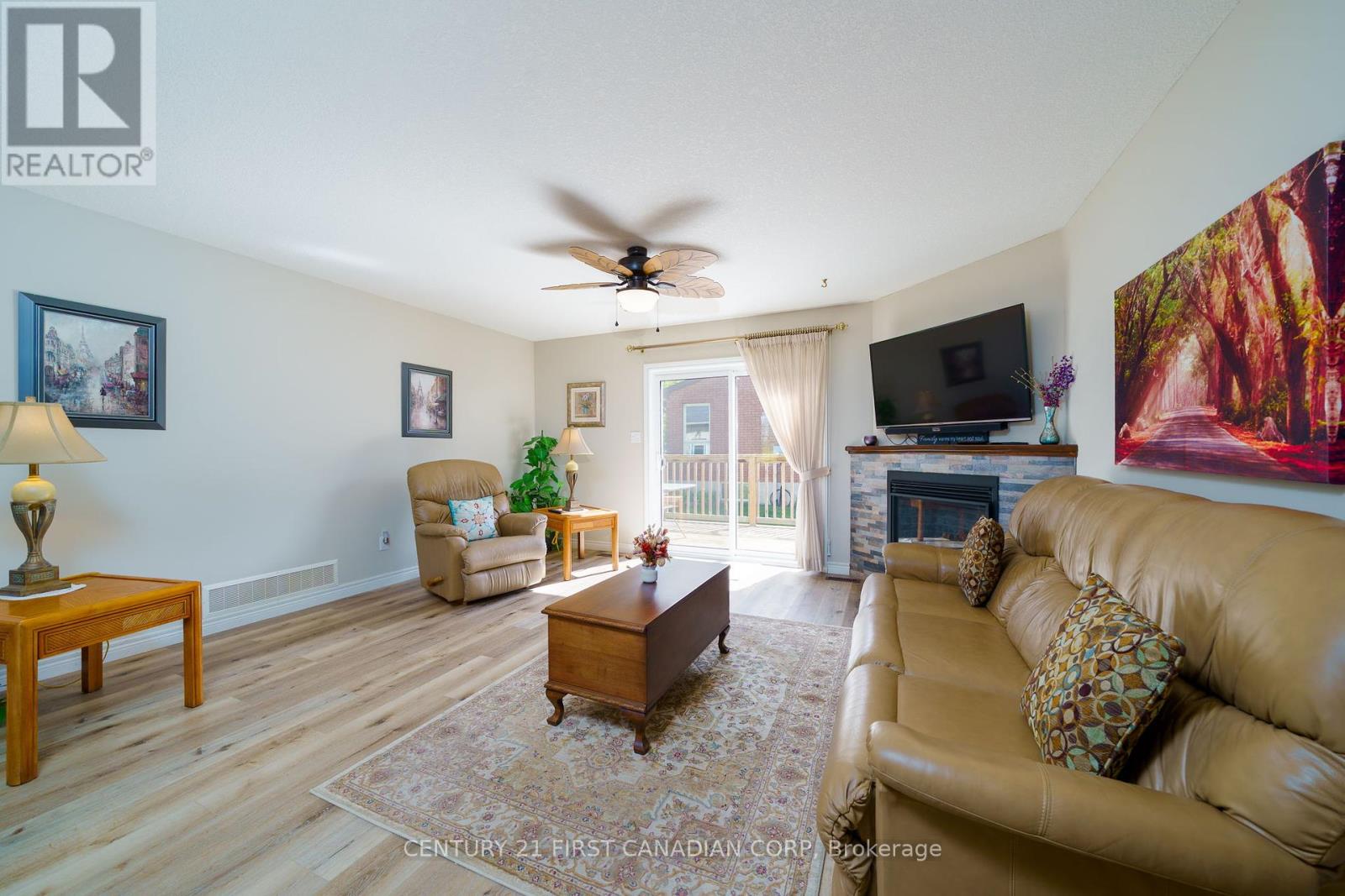 300 Station St Street, North Middlesex, Ontario  N0M 2K0 - Photo 6 - X12396245