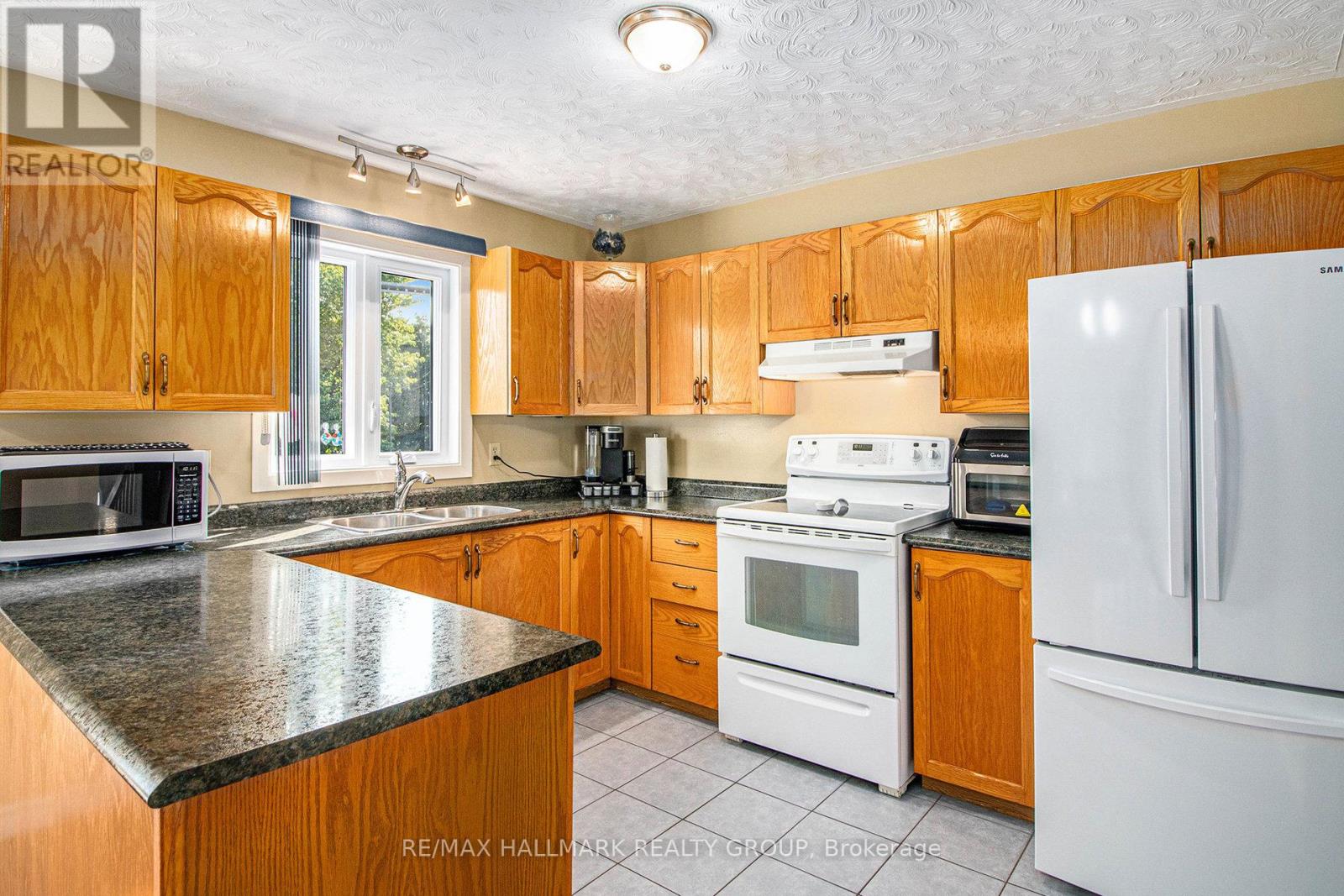 945 Belvedere Avenue, Clarence-Rockland, Ontario  K4K 1H3 - Photo 10 - X12396229