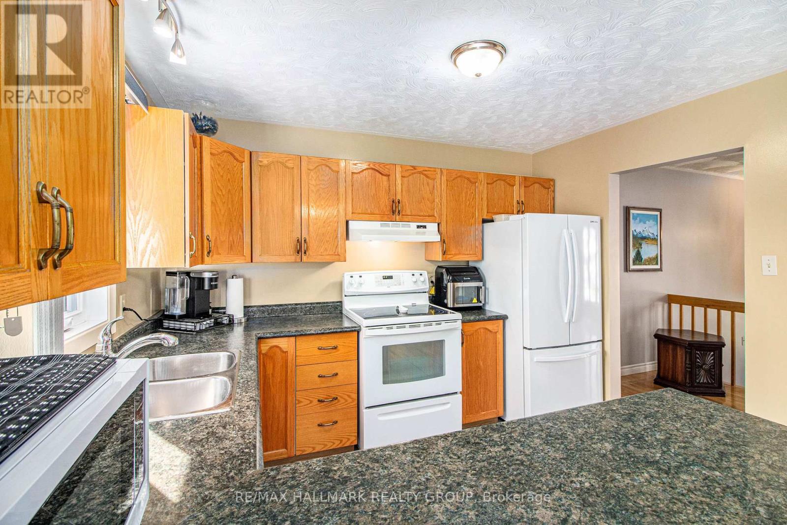 945 Belvedere Avenue, Clarence-Rockland, Ontario  K4K 1H3 - Photo 11 - X12396229