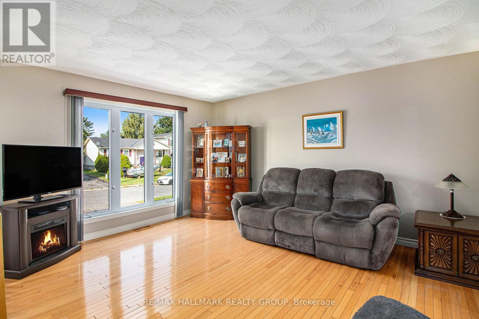 945 Belvedere Avenue, Clarence-Rockland, Ontario  K4K 1H3 - Photo 6 - X12396229