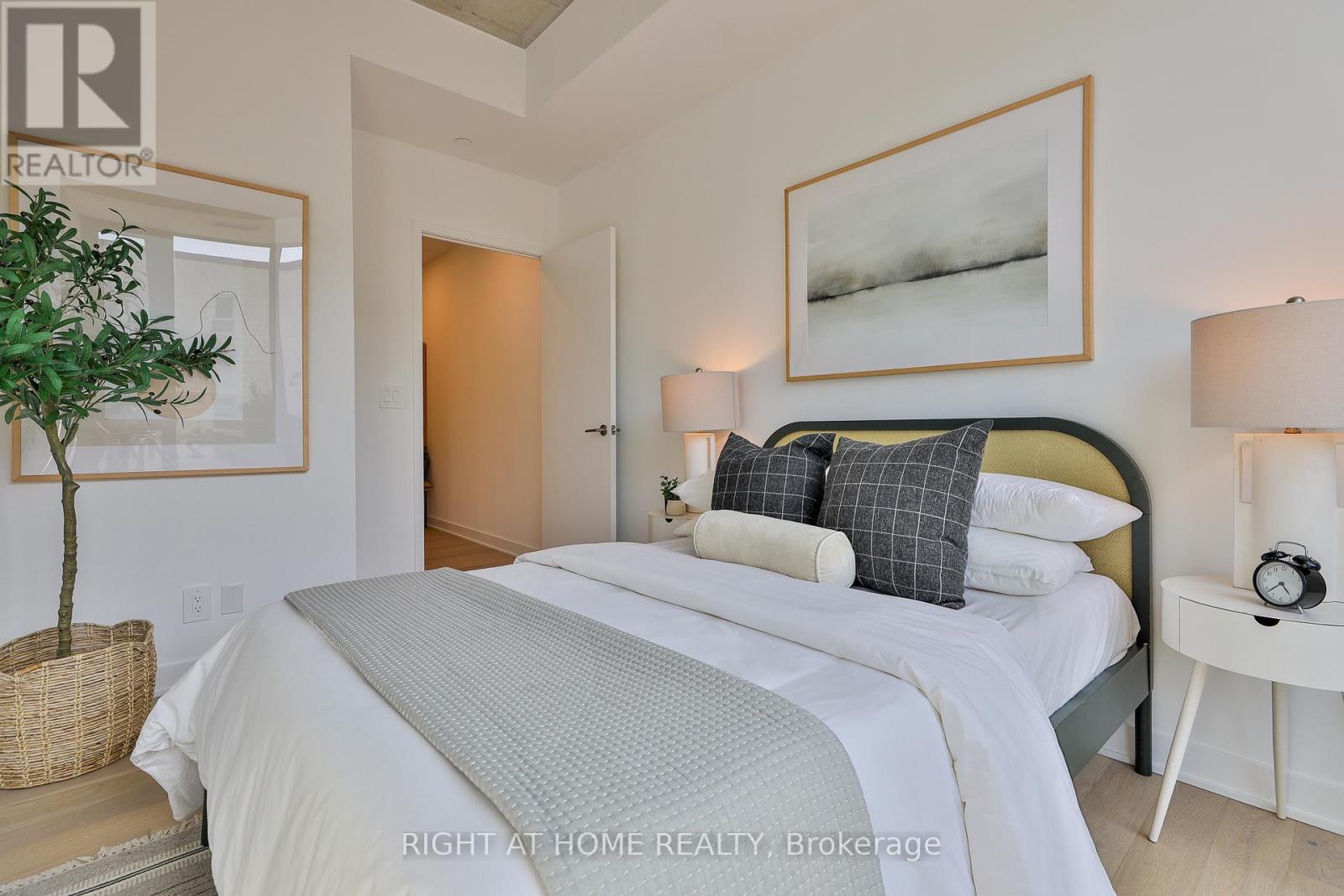 208 - 2720 Dundas Street W, Toronto, Ontario  M6P 0C3 - Photo 15 - W12396198
