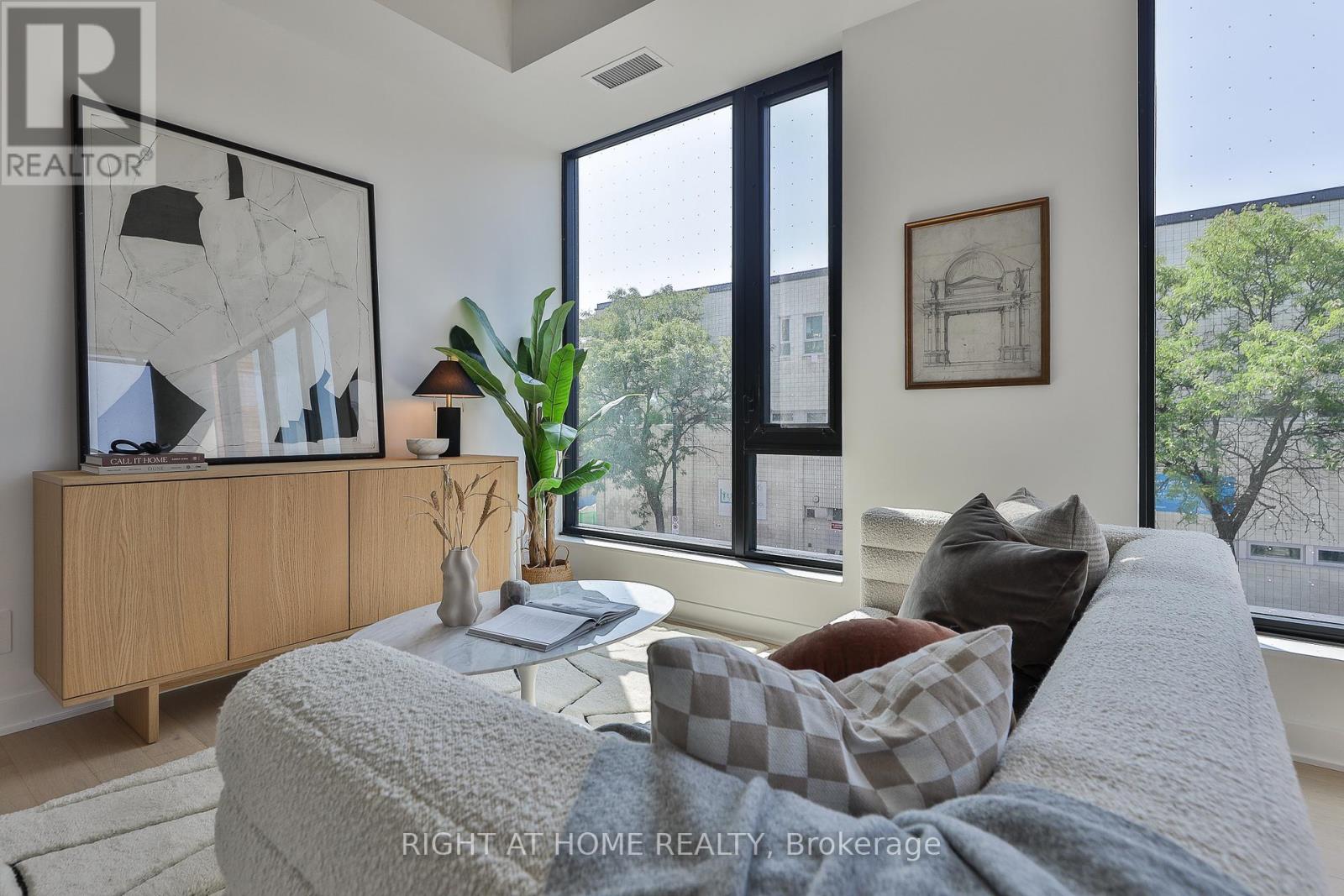 208 - 2720 Dundas Street W, Toronto, Ontario  M6P 0C3 - Photo 2 - W12396198
