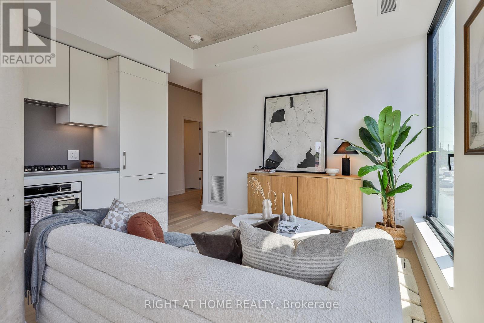 208 - 2720 Dundas Street W, Toronto, Ontario  M6P 0C3 - Photo 3 - W12396198