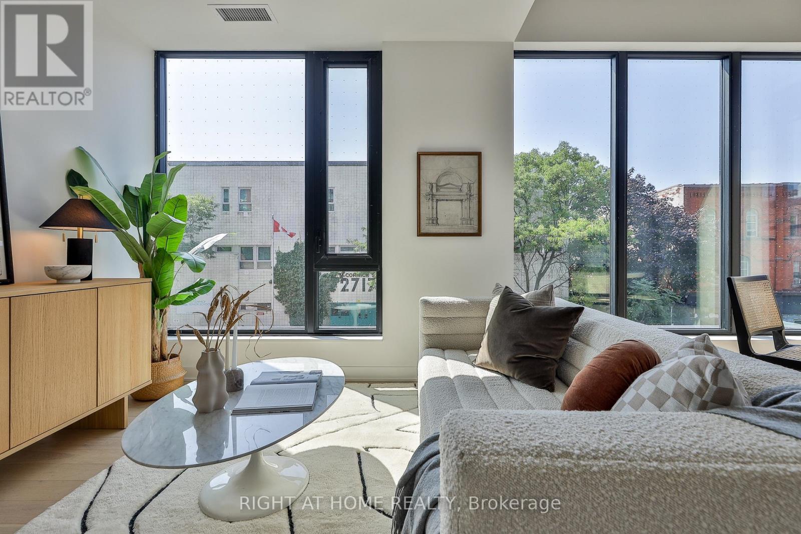 208 - 2720 Dundas Street W, Toronto, Ontario  M6P 0C3 - Photo 4 - W12396198