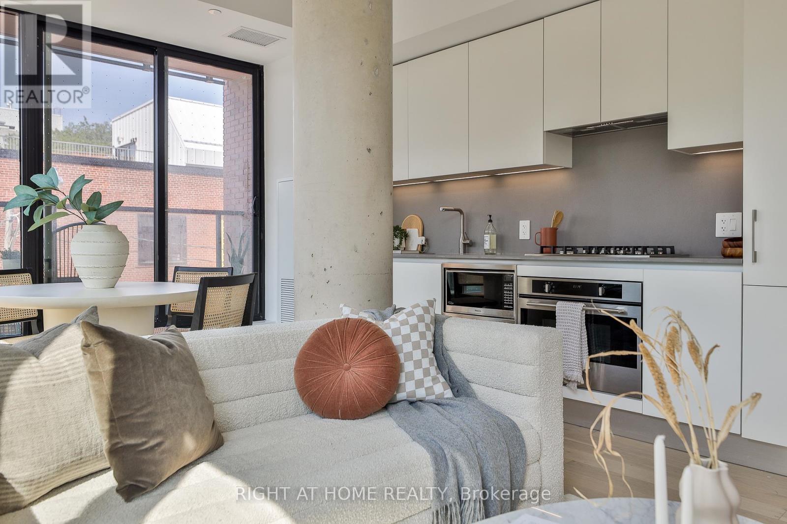 208 - 2720 Dundas Street W, Toronto, Ontario  M6P 0C3 - Photo 5 - W12396198