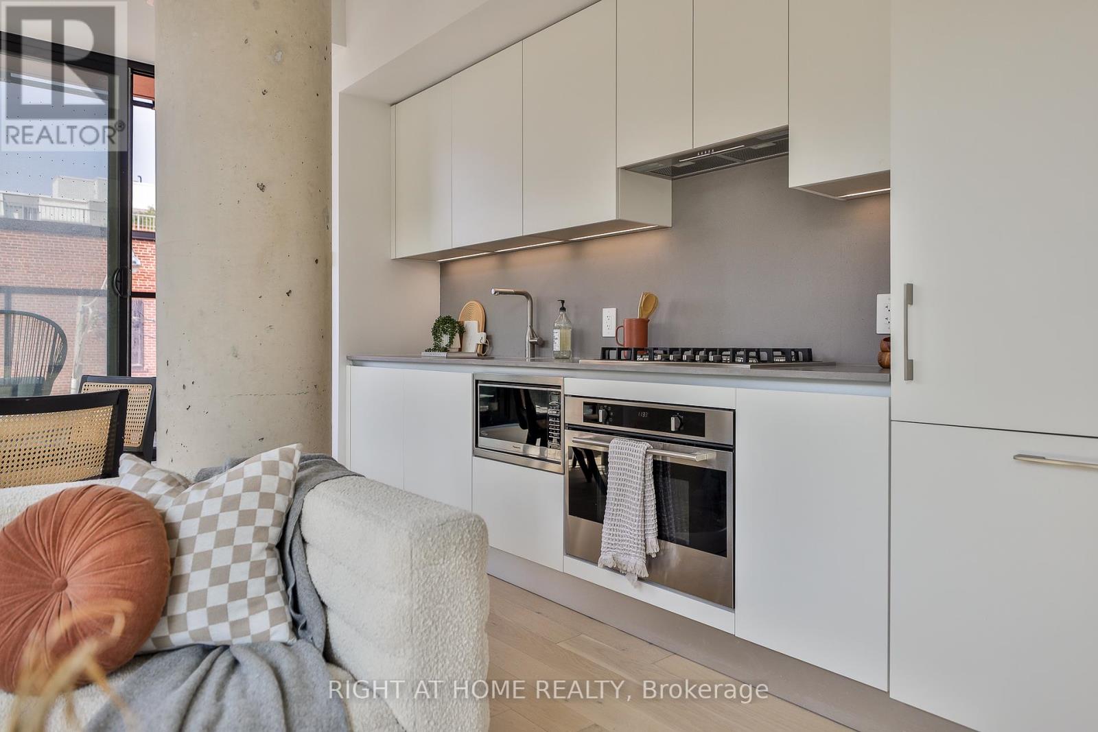 208 - 2720 Dundas Street W, Toronto, Ontario  M6P 0C3 - Photo 7 - W12396198