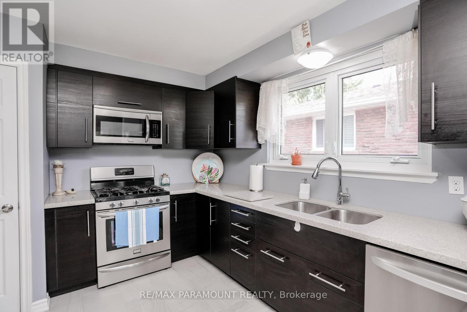 8 Edwin Drive, Brampton, Ontario  L6Y 1A1 - Photo 13 - W12396209
