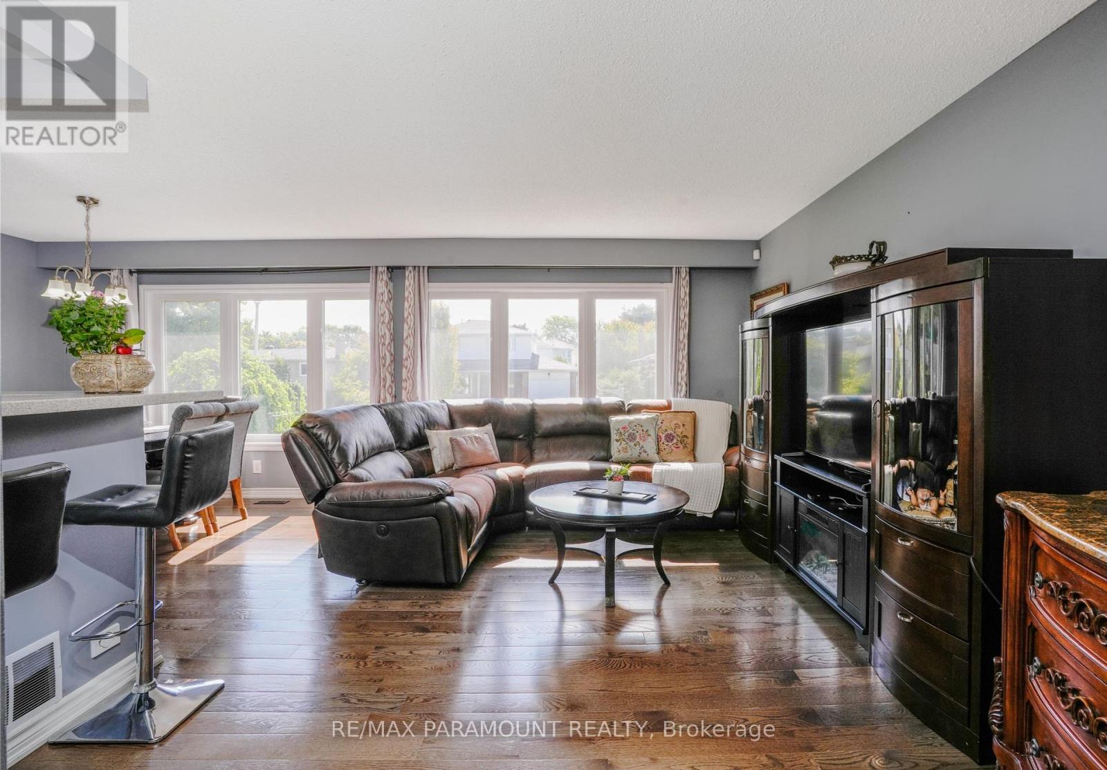 8 Edwin Drive, Brampton, Ontario  L6Y 1A1 - Photo 8 - W12396209