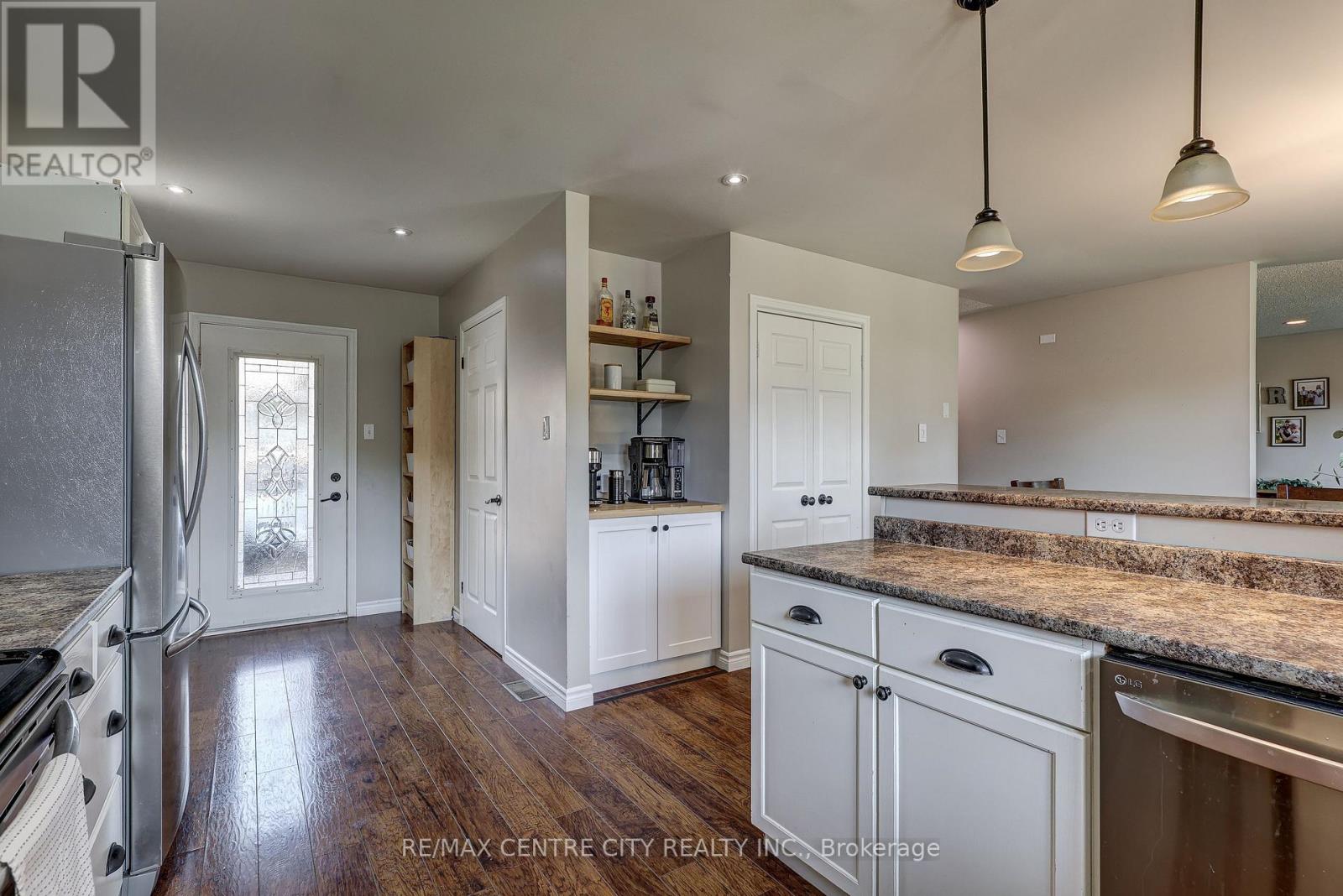 25 Hawthorne Crescent, Aylmer, Ontario  N5H 3C2 - Photo 13 - X12396257