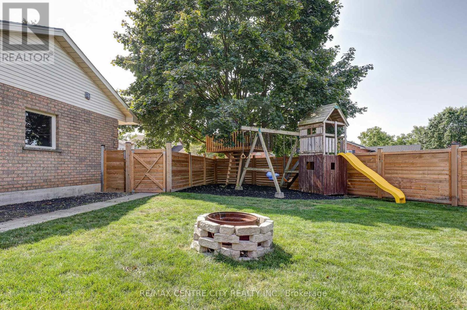 25 Hawthorne Crescent, Aylmer, Ontario  N5H 3C2 - Photo 34 - X12396257